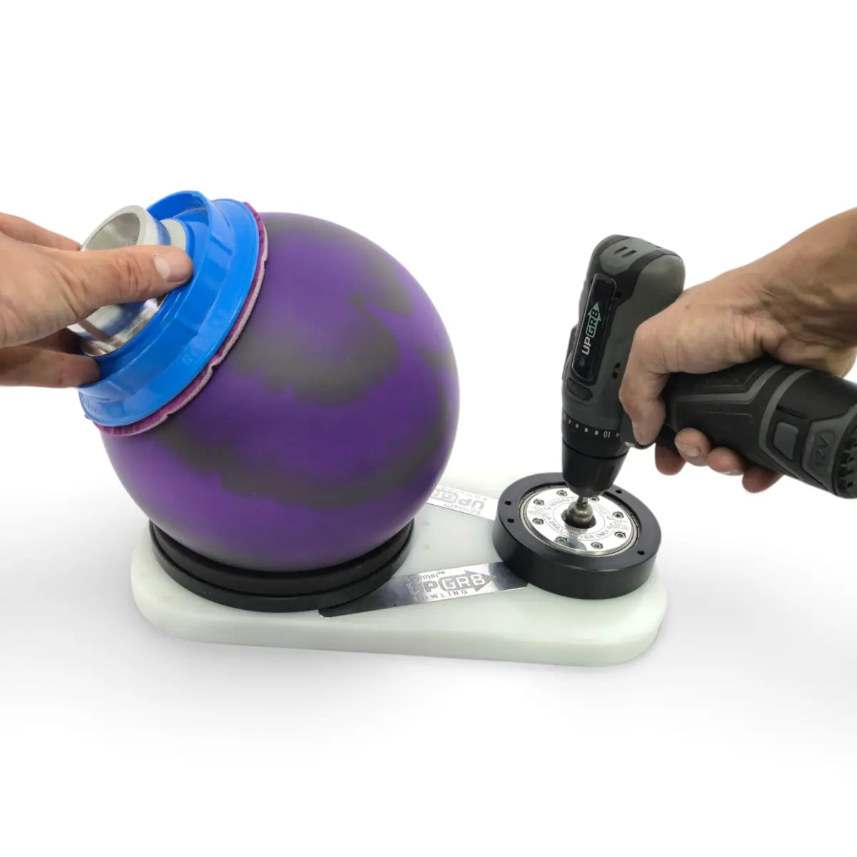 GripPadᵀᴳ maintaining even pad contact while Spinnerᵀᴳ rotates the ball